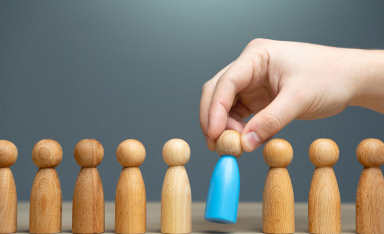 In che modo i contenuti dinamici aiutano nella segmentazione dei contatti?